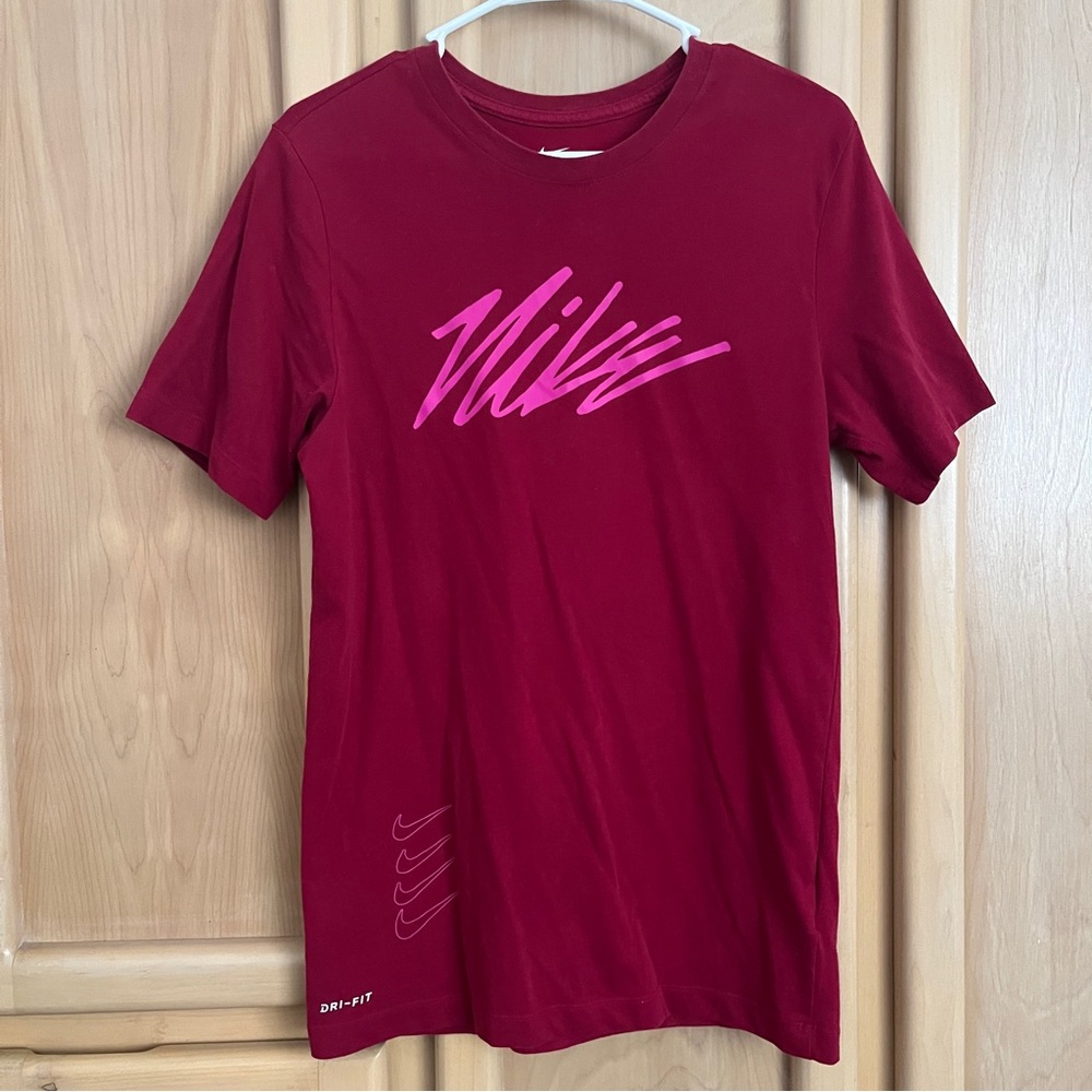 Nike Men's Red T-Shirt